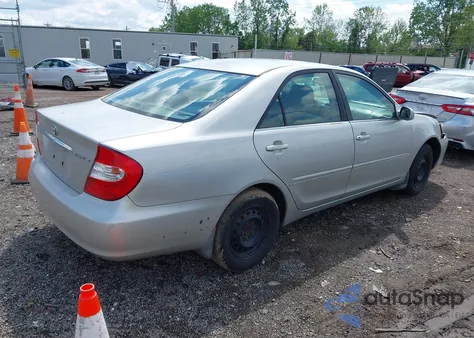 2004 Toyota Camry Le z USA, uszkodzony, nr VIN 4T1BE32K94U834319